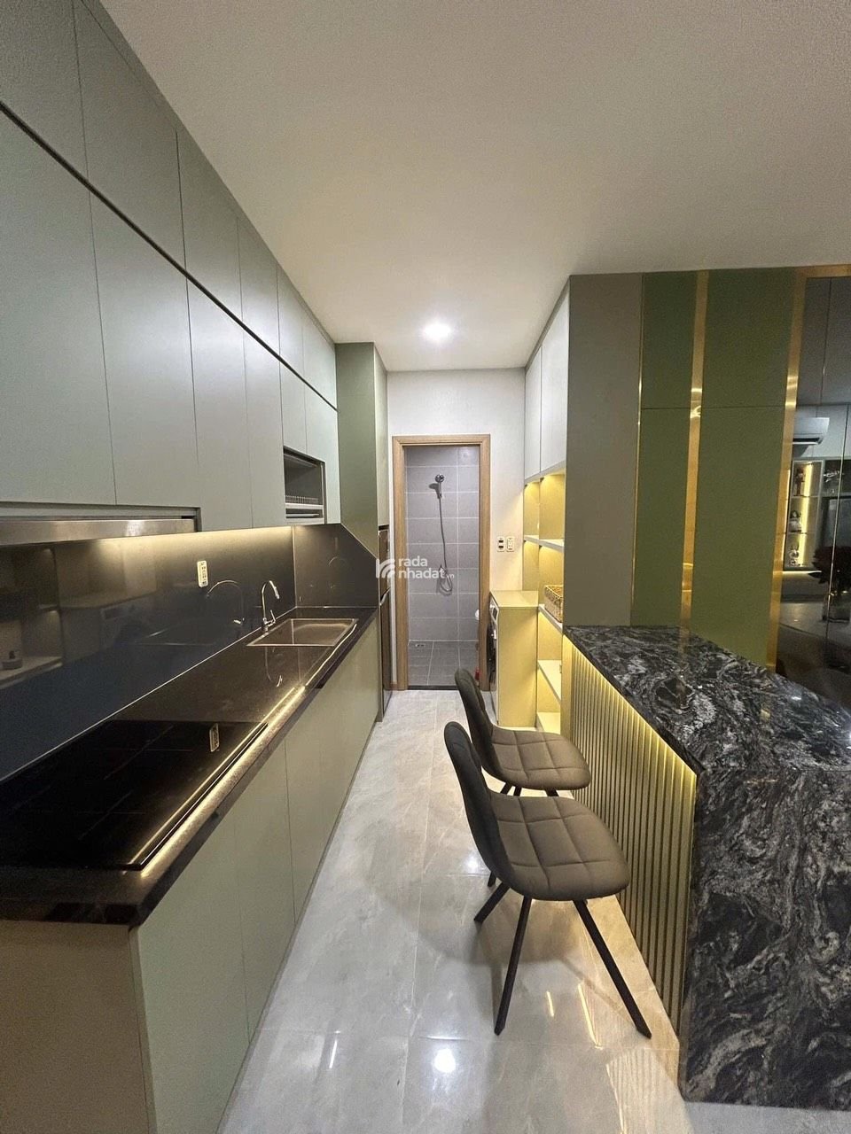 Bán căn góc 51m2 2PN/2WC duy nhất Bcons Miền Đông view hồ đá. Tầng đẹp. Giá 2 tỷ. Bao sang tên