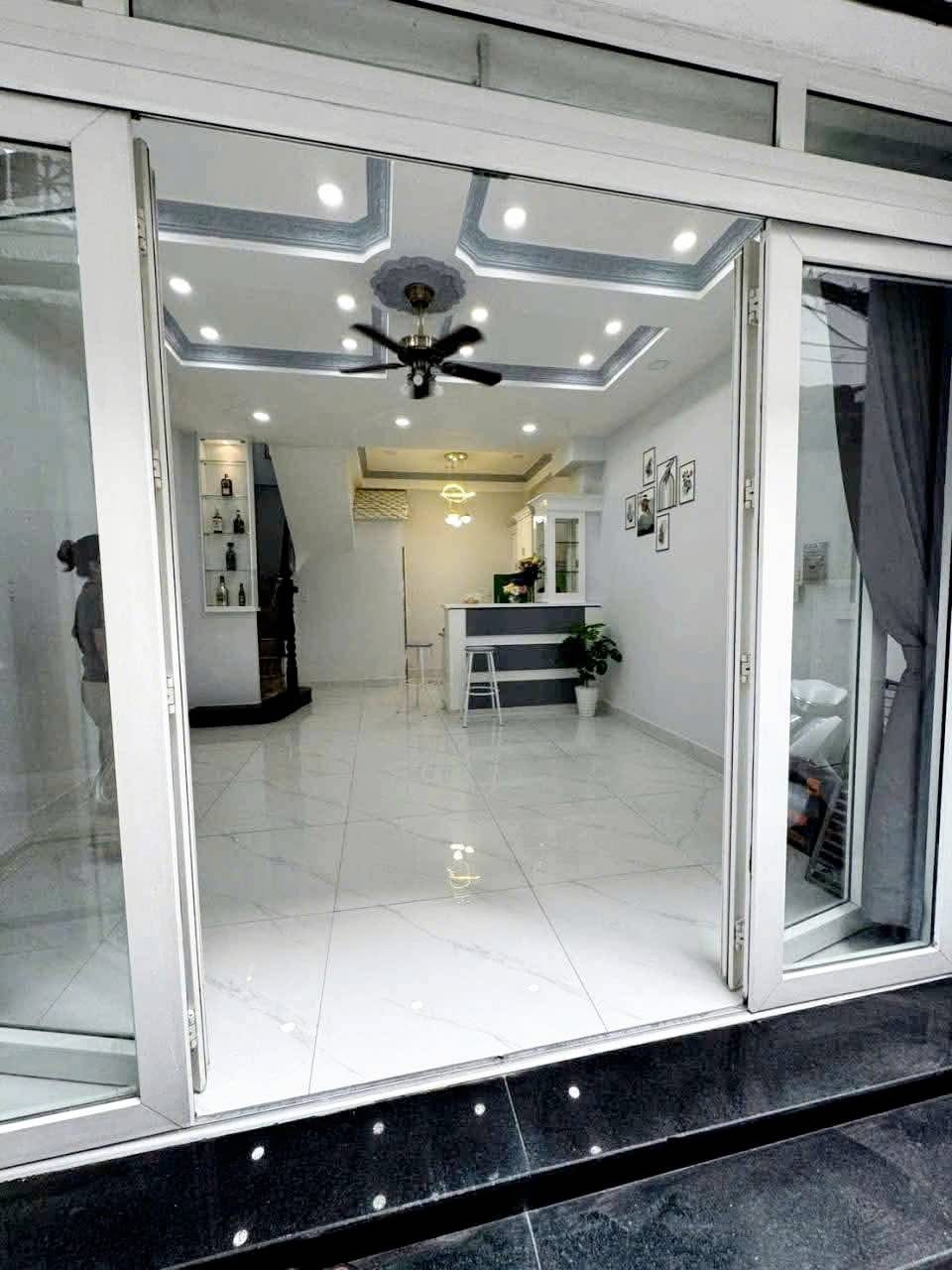 CHỦ CẦN TIỀN GẤP!! Cần bán nhà, Hai Bà Trưng, phường Võ Thị Sáu, Q3, Đang cho thuê 17 tr/th, SHR