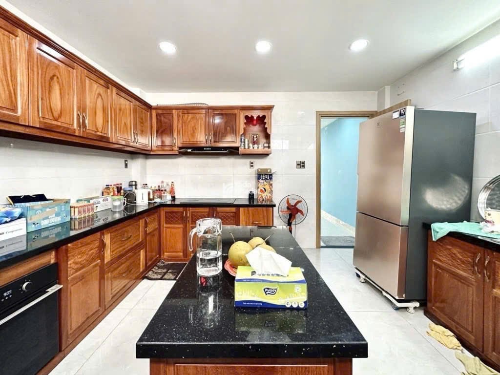 SOS! Bán gấp nhà giá chỉ 3tỷ5 TL đường Hai Bà Trưng, Phường 10, liên hệ ngay.
