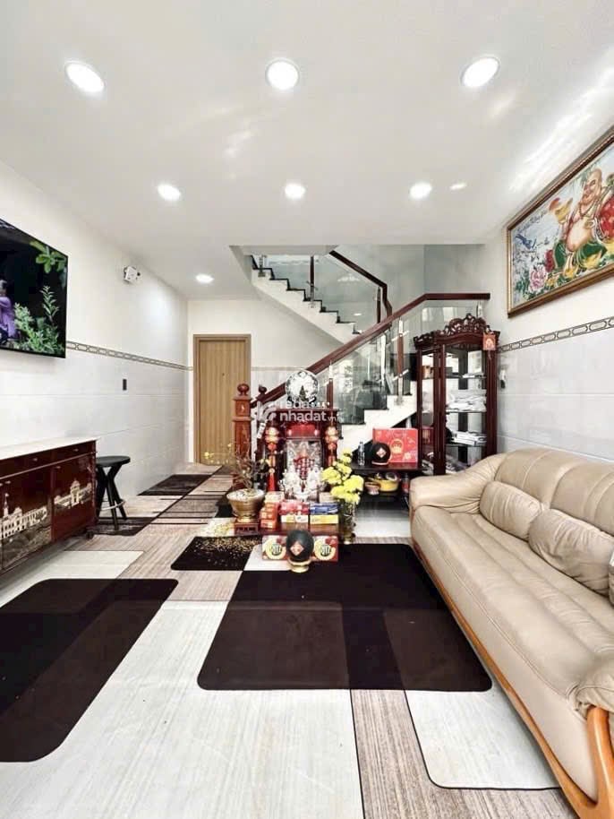 SOS! Bán gấp nhà giá chỉ 3tỷ5 TL đường Hai Bà Trưng, Phường 10, liên hệ ngay.