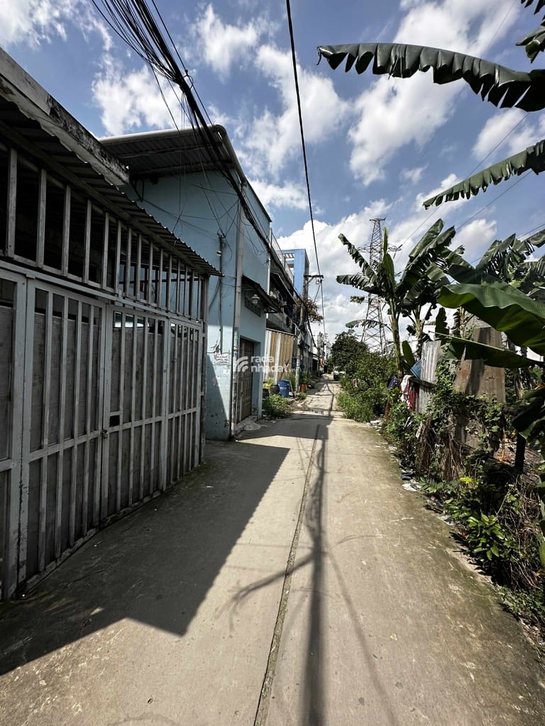 TRUNG TÂM BÌNH TÂN - NGANG CHUẨN 5M - XE HƠI SÁT NHÀ - DOANH THU SẴN 10TR/THÁNG - SỔ ĐẸP VUÔNG VỨC