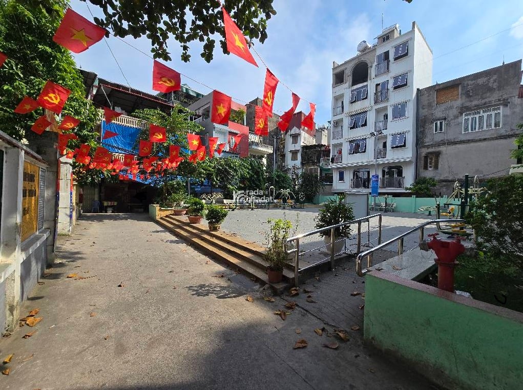 CẦU GIẤY - BA ĐÌNH - SỔ VUÔNG - NỞ HẬU - SÂN CHƠI SÁT NHÀ - 44M2 - 8.1 TỶ - FULL NỘI THẤT