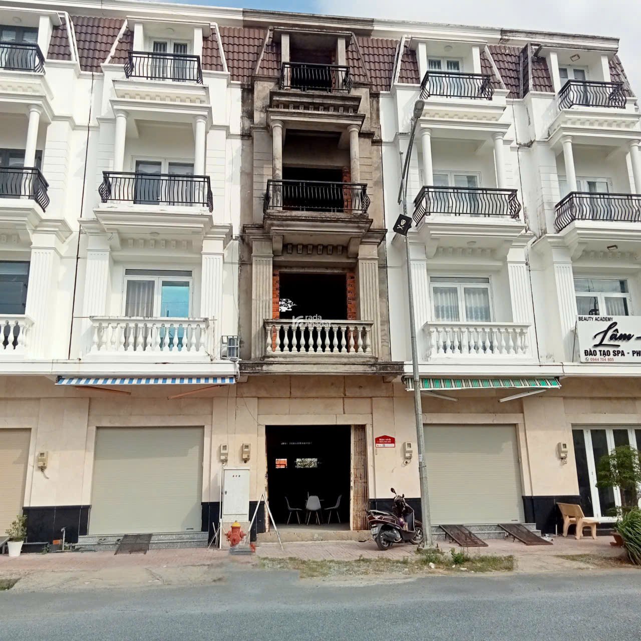 Chính chủ bán căn nhà phố thương mại mặt tiền chợ Cái Vồn, đối diện nhà lồng