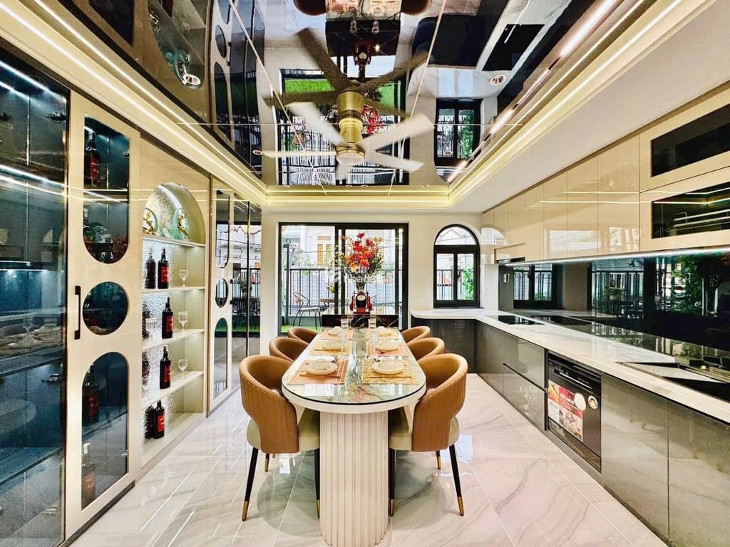 5 TẦNG THANG MÁY FULL NỘI THẤT CÔNG VIÊN LÀNG HOA LÊ VĂN THỌ GÒ VẤP- DT: 4*15M- 14 TỶ 9