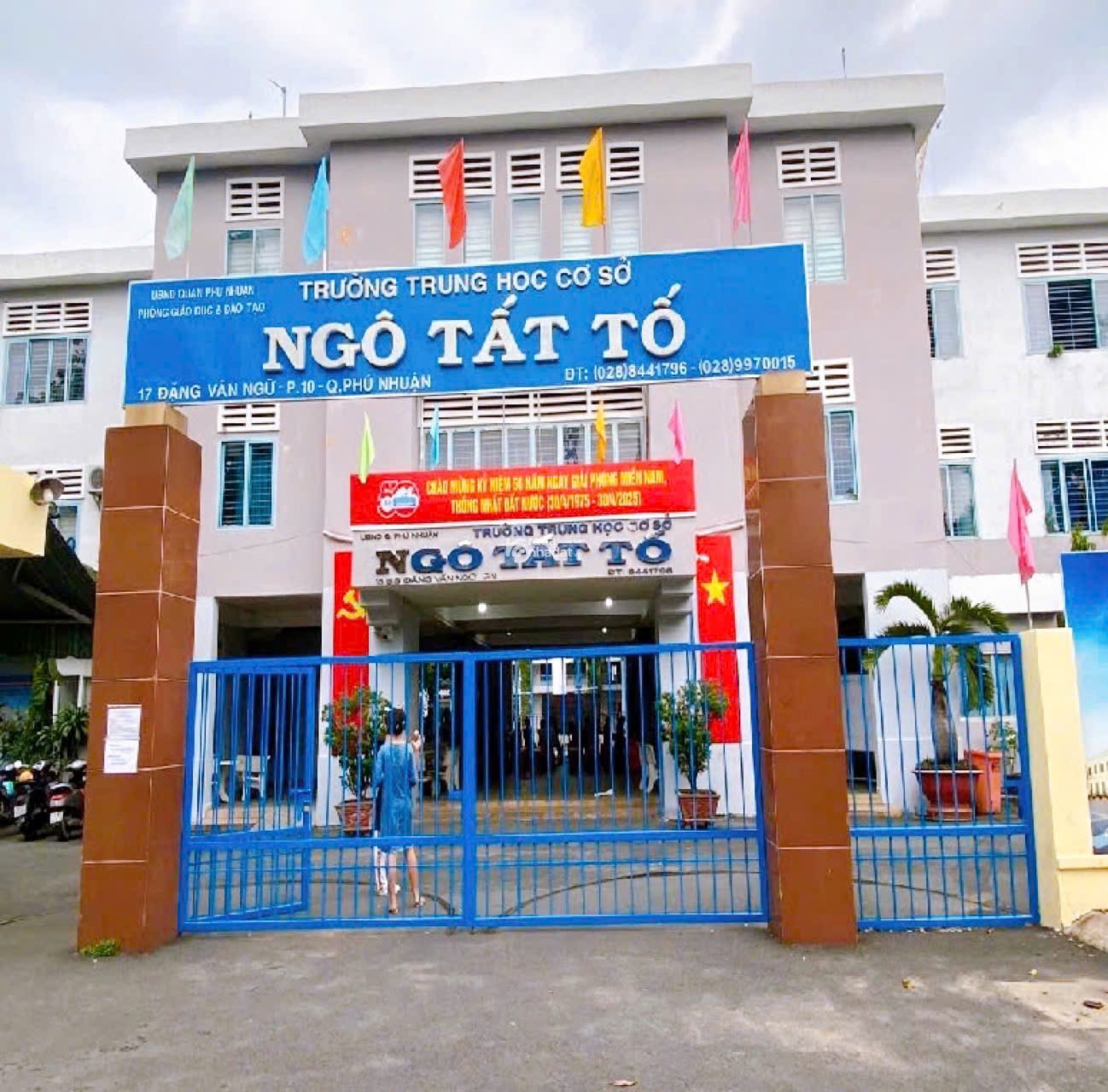 Bán nhà Quận Phú Nhuận- HXH Đặng Văn Ngữ, gần Lê Văn Sỹ- Sổ vuông 123 m2- 4 Tầng - 9.8 Tỷ