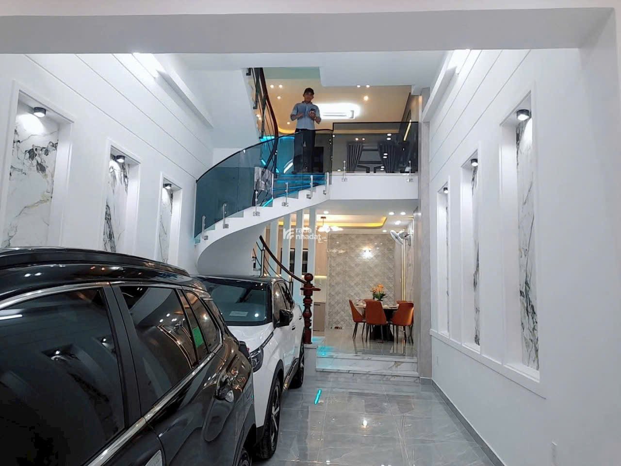 Kẹt vốn cần bán gấp, nhà 4 lầu, đường Nguyễn Huy Lượng, phường 14, Bình Thạnh,3 tỷ9 THƯƠNG LƯỢNG
