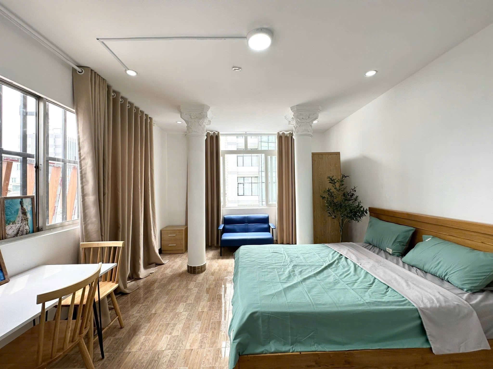 Cho thuê căn hộ studio ban công full nội thất Q1 gần Bùi Viện, ĐH Văn Lang