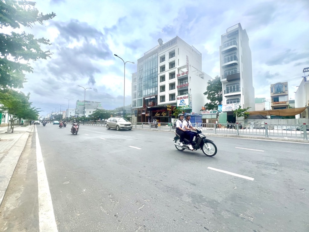 BÁN CHDV 7 TẦNG MỚI XÂY DT 130M2 . GIÁ 25.8 TỶ DƯƠNG QUẢNG HÀM - GÒ VẤP