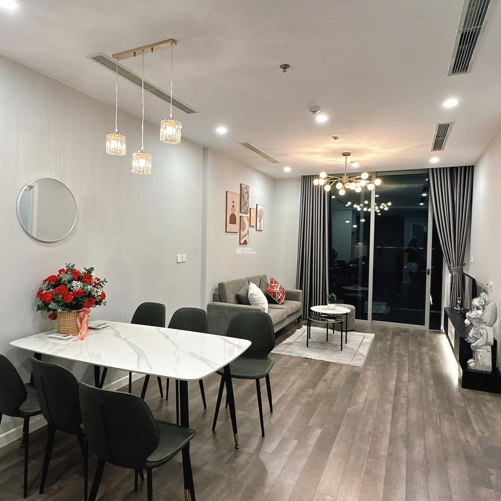 Cho thuê căn hộ cao cấp, view hồ tọa lạc ở trung tâm thành phố Hà Nội