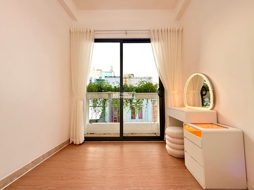 ĐÚNG 3 NHÀ RA MẶT ĐƯỜNG DUY TÂN - HUỲNH VĂN BÁNH - PHÚ NHUẬN - 30M2 NỞ HẬU 6M -  4 TẦNG - 5 PN