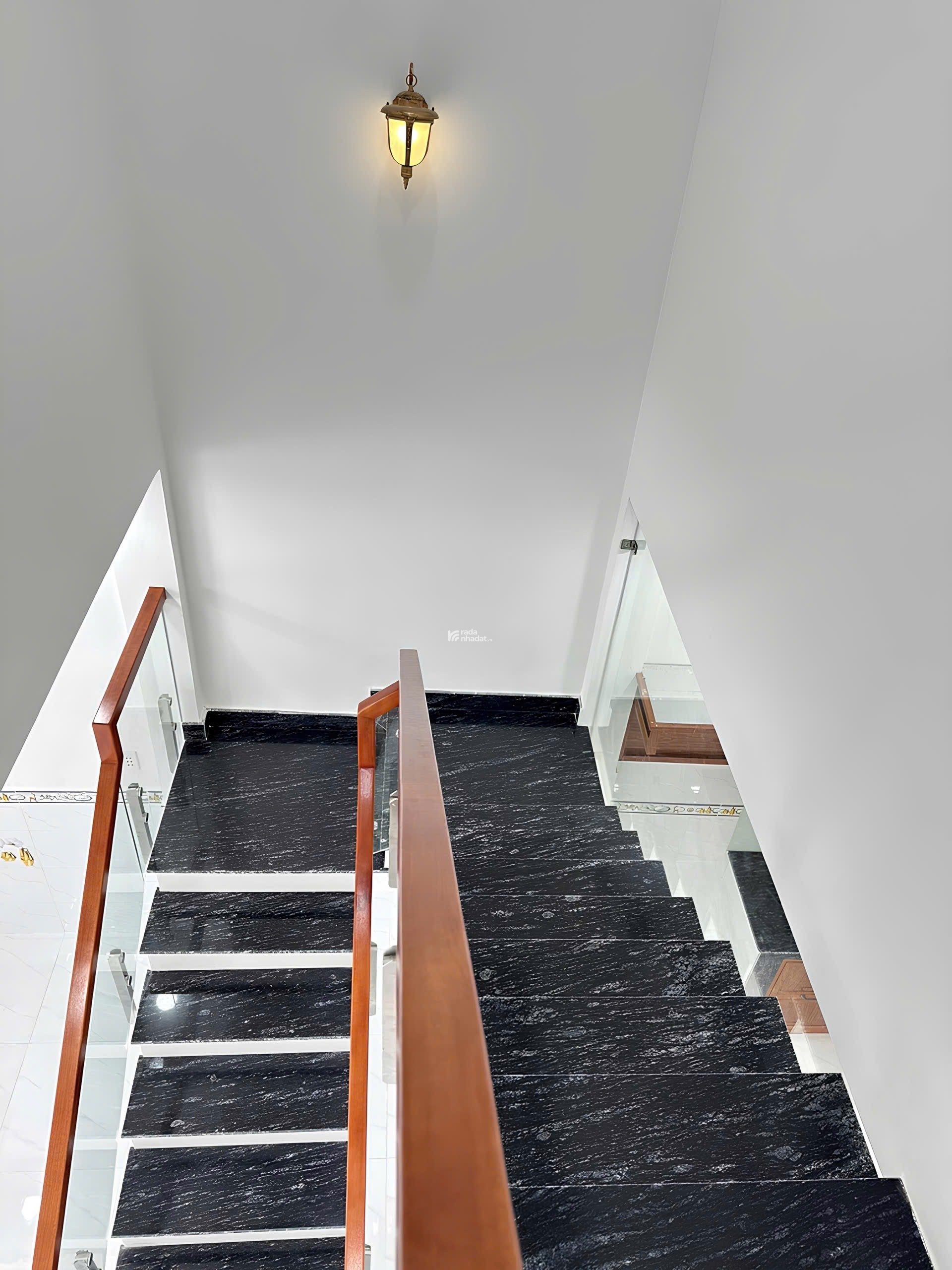 Kẹt Bank Bán Nhanh Đường 5m Thông - DT: 4,5x12 (54m2) - Nhà Đúc 2 Tầng, Ngay Lê Trọng Tấn 