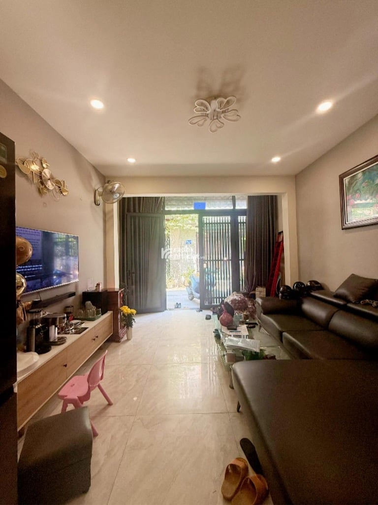 nhà đang ở , vào là ở ngay giá có thể đầu tư