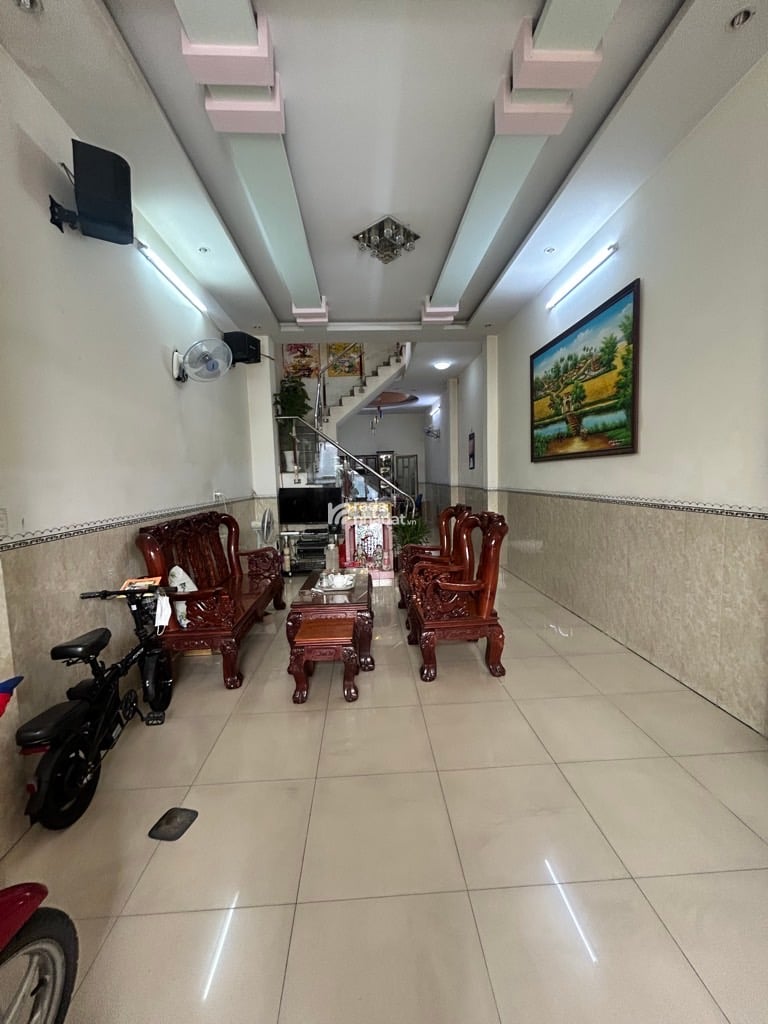 Bán Nhà 5x21 - ngay Tên Lửa - 2 tầng - hẻm nhựa 8m - giá chỉ nhỉnh 7tỷ.