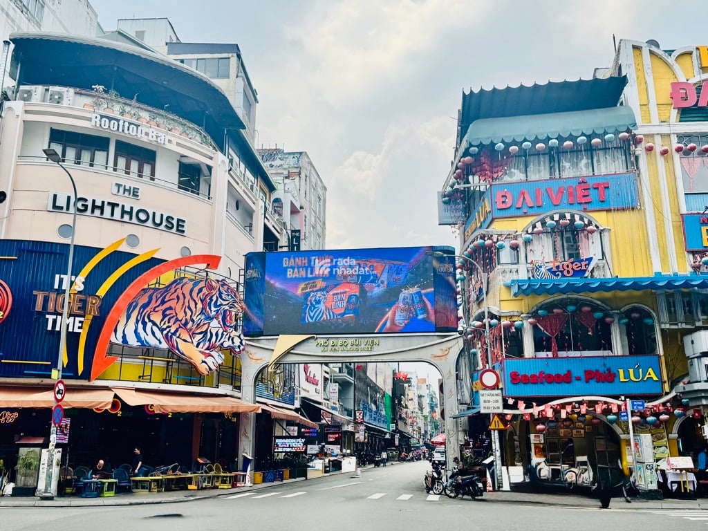 HIẾM - CHỈ 8.XTY CÓ NHÀ 4 TẦNG NGAY PHỐ ĐI BỘ BÙI VIỆN , TRUNG TÂM GIẢI TRÍ SẦM UẤT BẬT NHẤT QUẬN 1