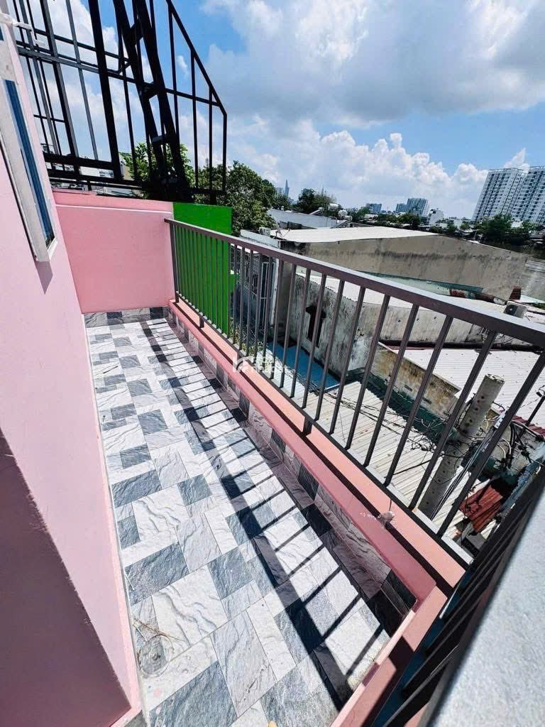 Bán nhà đường Dương Bá Trạc, 3 tầng,  phường 1, Q8, nhỉnh 2 tỷ, nhà mới vào ở ngay