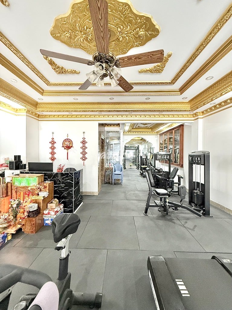 MẶT TIỀN KINH DOANH - GẦN SÂN BAY 5 TẦNG - HẦM (6.5*18) - 127M2 NỞ HẬU - THANG MÁY - 5PN, 5WC