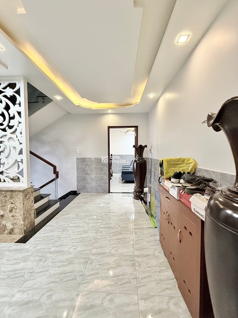 MẶT TIỀN KINH DOANH - GẦN SÂN BAY 5 TẦNG - HẦM (6.5*18) - 127M2 NỞ HẬU - THANG MÁY - 5PN, 5WC