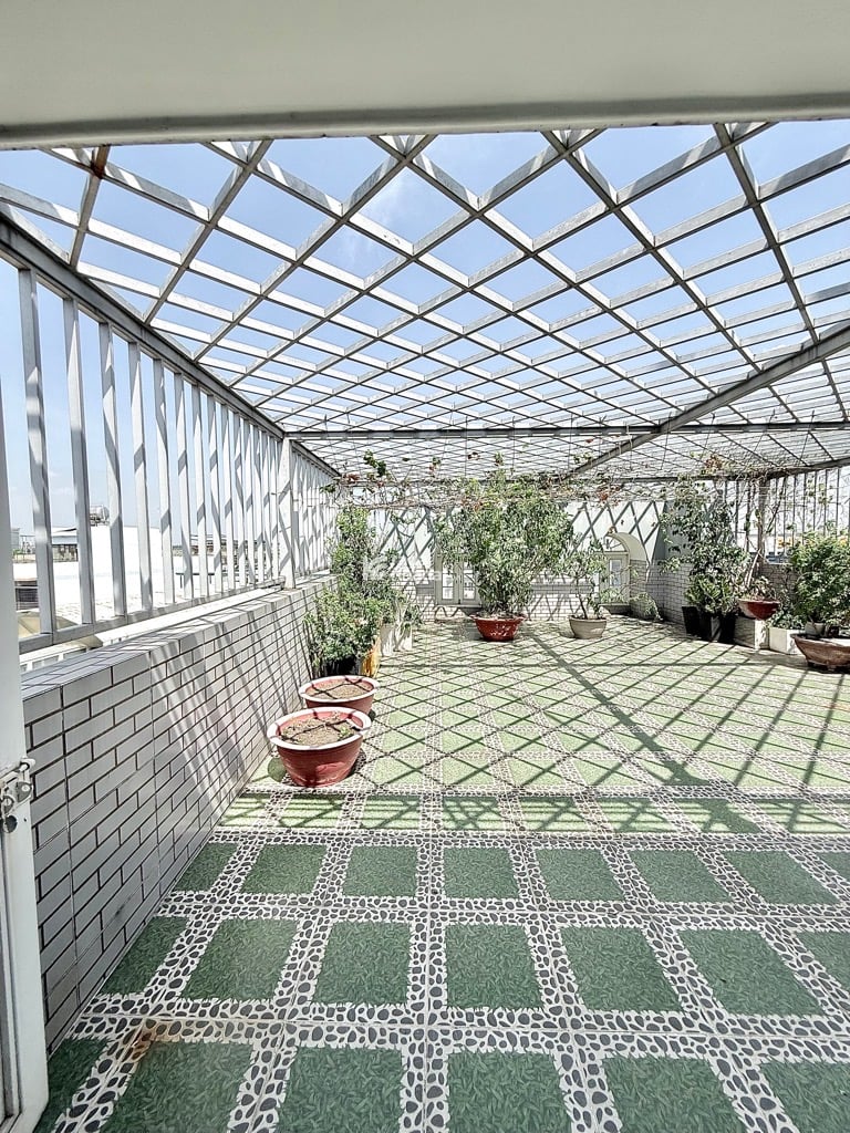 MẶT TIỀN KINH DOANH - GẦN SÂN BAY 5 TẦNG - HẦM (6.5*18) - 127M2 NỞ HẬU - THANG MÁY - 5PN, 5WC