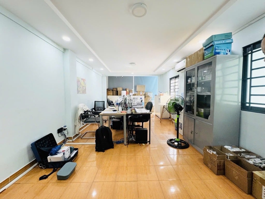 MẶT TIỀN KINH DOANH SẦM UẤT ĐƯỜNG 3 THÁNG 2- QUẬN 11 - 67M2- 3 TẦNG-  NỞ HẬU -