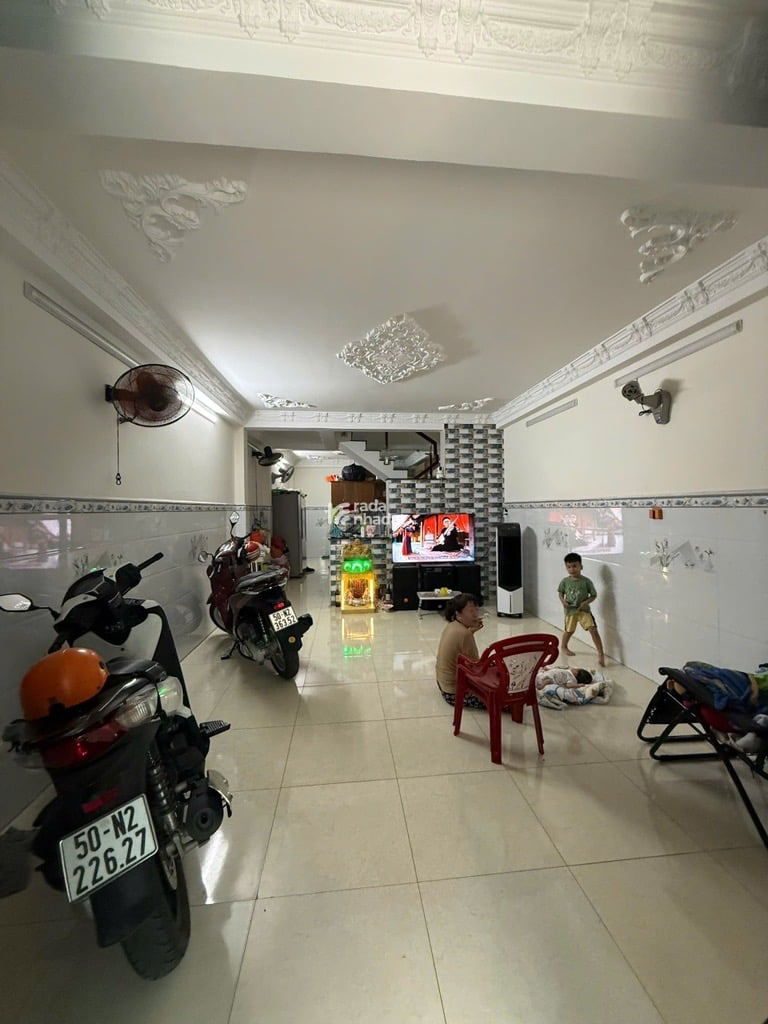 BÁN NHÀ HẺM TO - Bình Tân - Xe Tải Thông - 56m2 - 3 Tầng - ngang 4m2 - Hiện Hữu - Chỉ 5ty7
