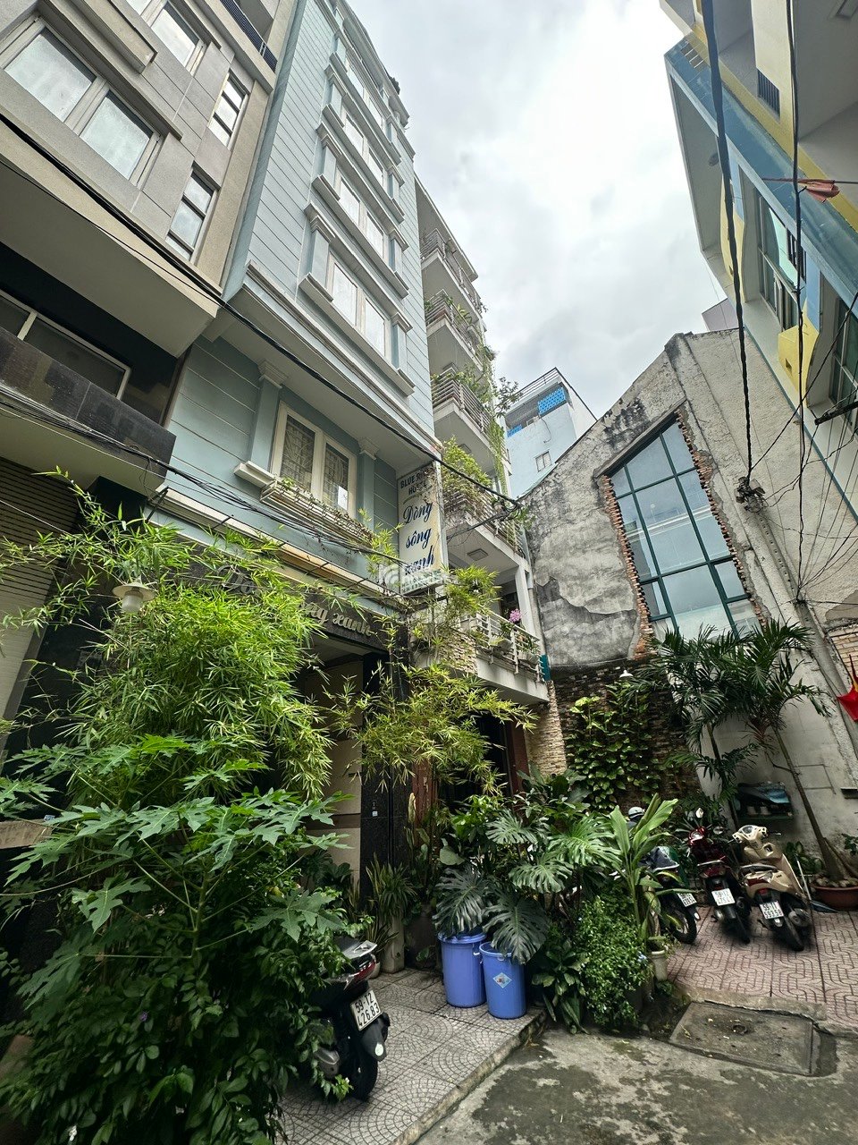 Q.1 .BÁN GẤP KHÁCH SẠN 8 TẦNG Đ, KÝ CON NGAY TT Q1 .4.2 X 17.2m GIÁ 27.5 TỶ