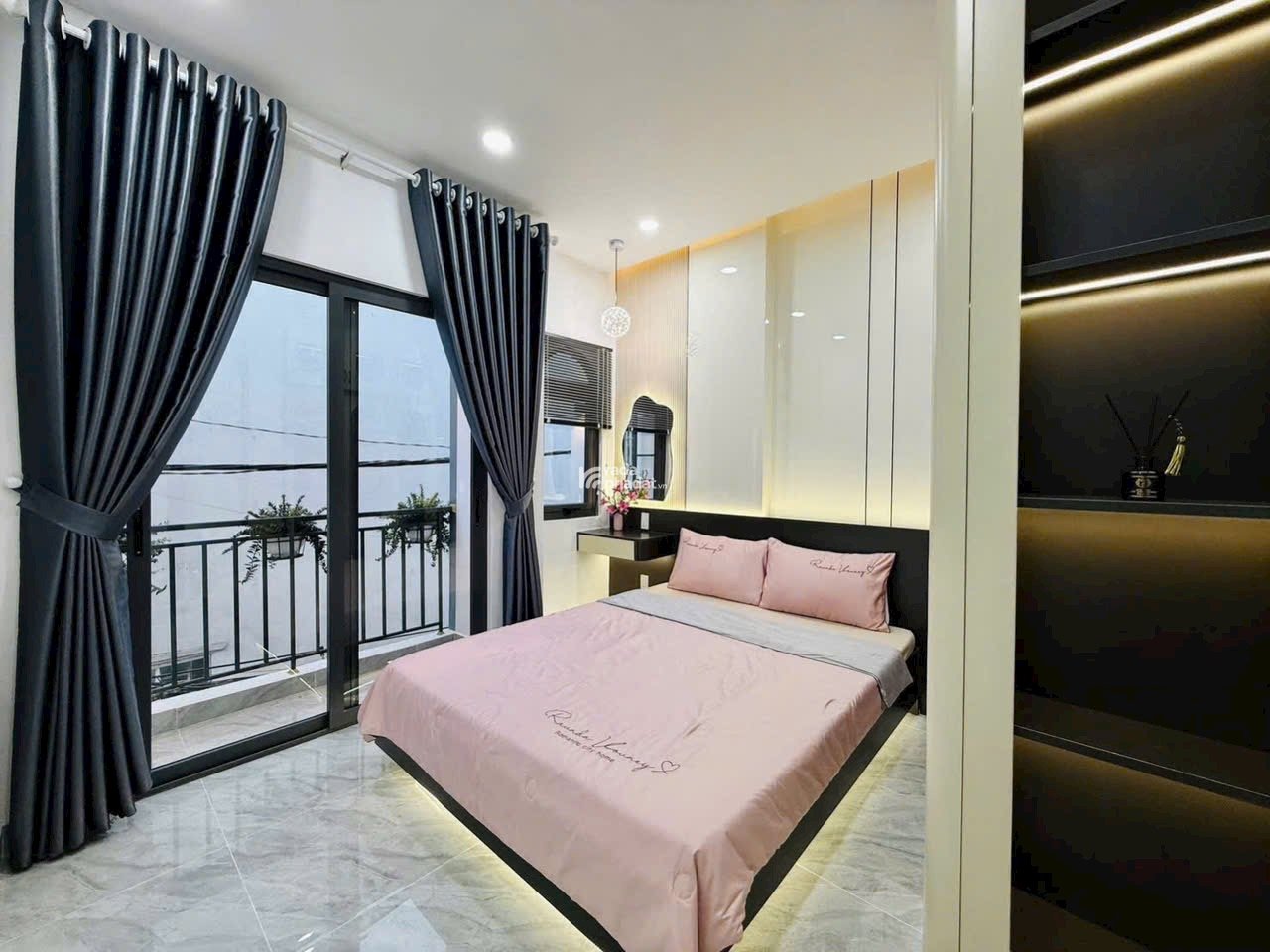 Sắp đi nước ngoài bán nhà đường Nhất Chi Mai - Tân Bình / 60,4m2 / Giá 2 Tỷ 320 
