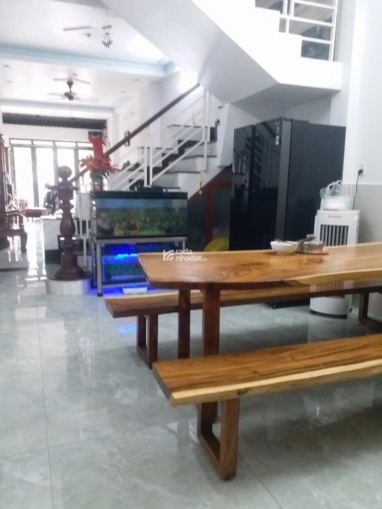 MẶT TIỀN KINH DOANH ĐỈNH - 2 BƯỚC CHÂN SANG TÂN BÌNH - NHÀ ĐẸP Ở NGAY BTCT KIÊN CỐ