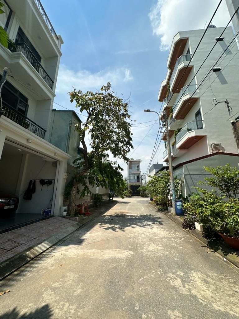 Bán nhà đẹp 3 tầng full nội thất hxh , long bình, q9 giá nhỉnh 5 tỷ