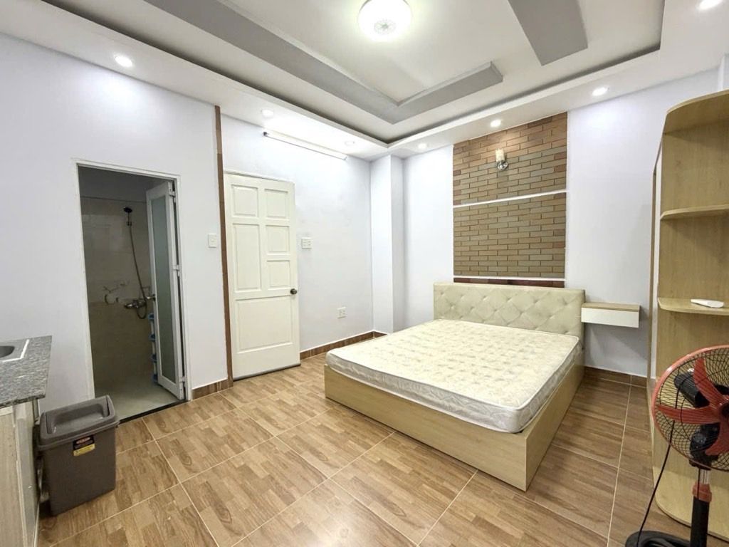 HẺM XE HƠI SÁT VÁCH. HOÀNG HOA THÁM, PHÚ NHUẬN, 5 TẦNG MỚI Ở NGAY. GIẢM 550TR CHỈ 11.83T