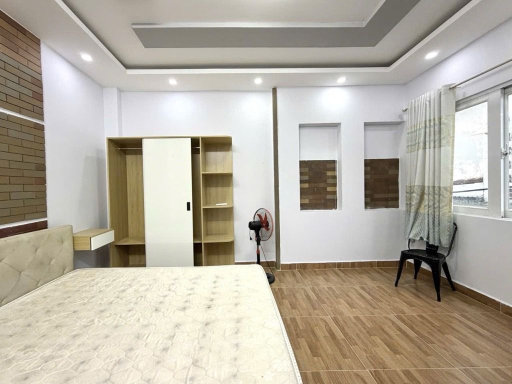 HẺM XE HƠI SÁT VÁCH. HOÀNG HOA THÁM, PHÚ NHUẬN, 5 TẦNG MỚI Ở NGAY. GIẢM 550TR CHỈ 11.83T