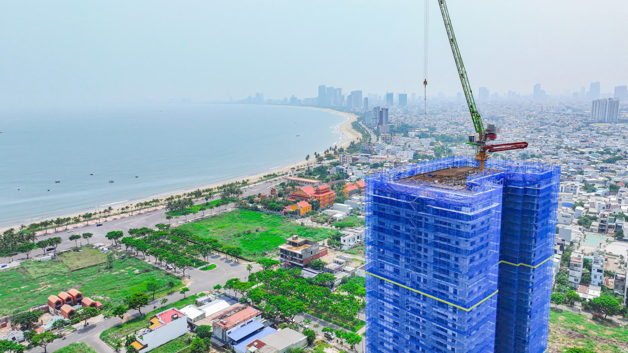 Căn 2PN trực diện biển, giá tốt, cách biển 300m, bàn giao full nội thất chuẩn Nhật
