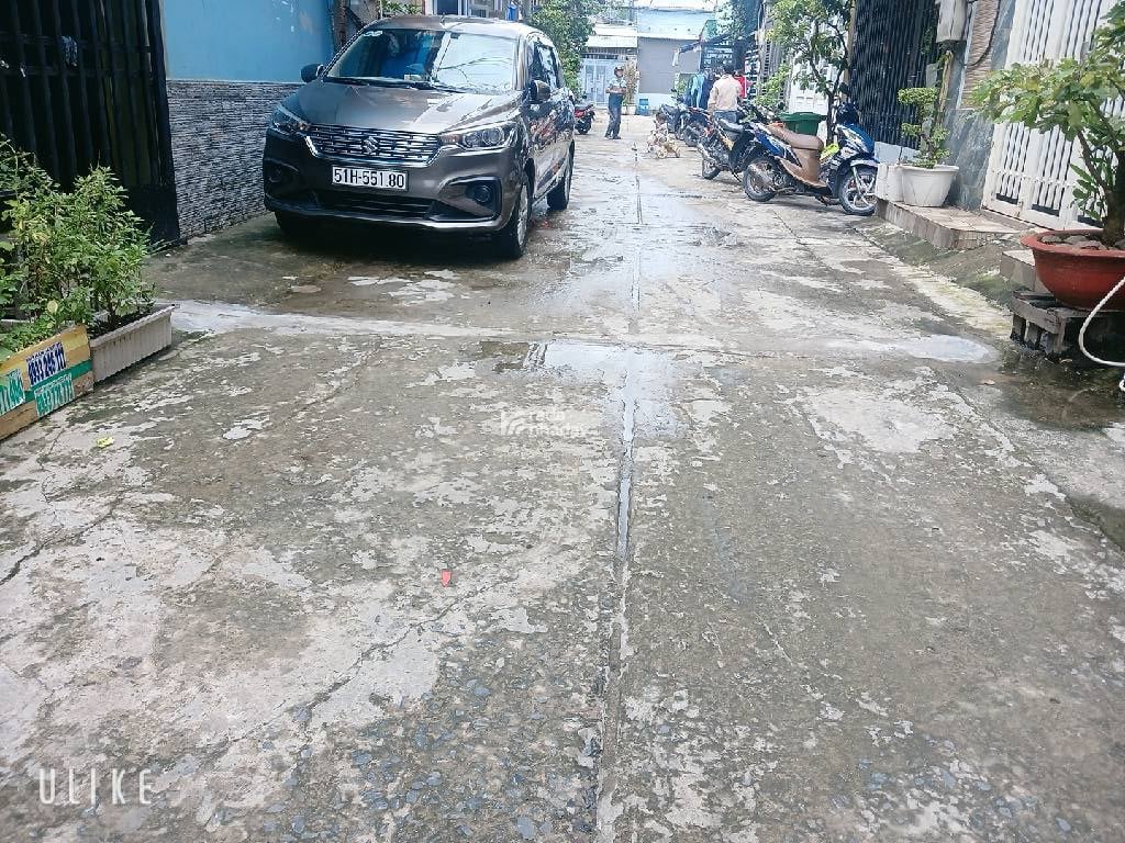 NHÀ BÁN HẺM XE HƠI TRÁNH NHAU-THÔNG TỨ TUNG - 2 TẦNG KIÊN CỐ - 4M X 10M- GIÁ HƠN 3 TỶ XÍU.