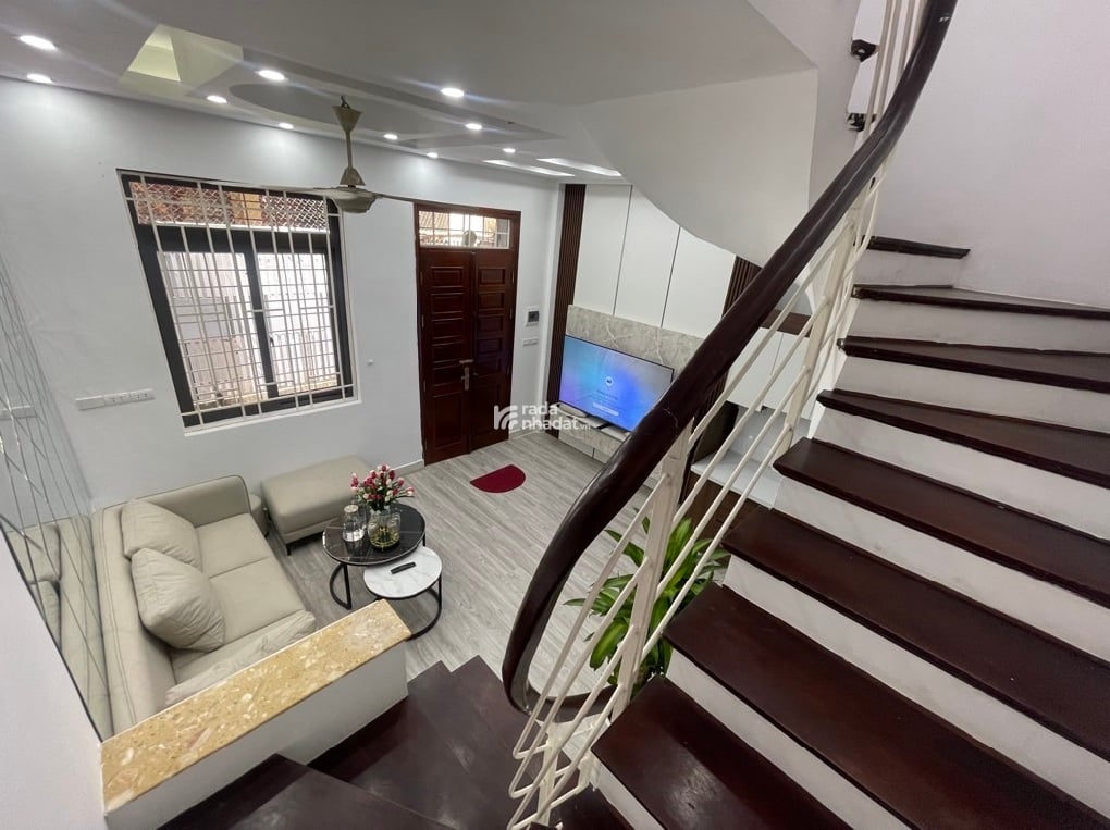 HOÀNG QUỐC VIỆT - NHÀ ĐẸP - 5 TẦNG - SỔ VUÔNG - 30M2 - MẶT TIỀN KHỦNG - GẦN PHỐ