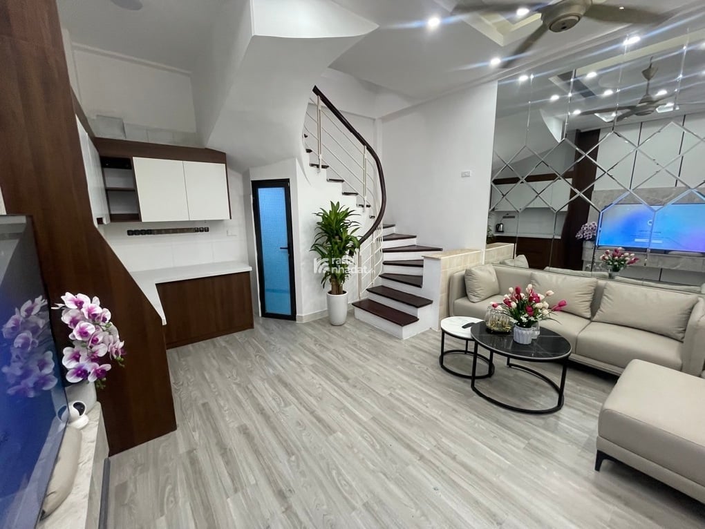 HOÀNG QUỐC VIỆT - NHÀ ĐẸP - 5 TẦNG - SỔ VUÔNG - 30M2 - MẶT TIỀN KHỦNG - GẦN PHỐ