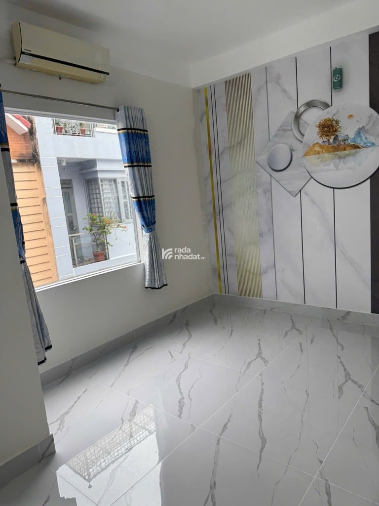  kết cấu : nhà 4 tầng , trệt ,2 lầu , sân thượng  4pn , 3wc ...hẻm xe hơi vô nhà .