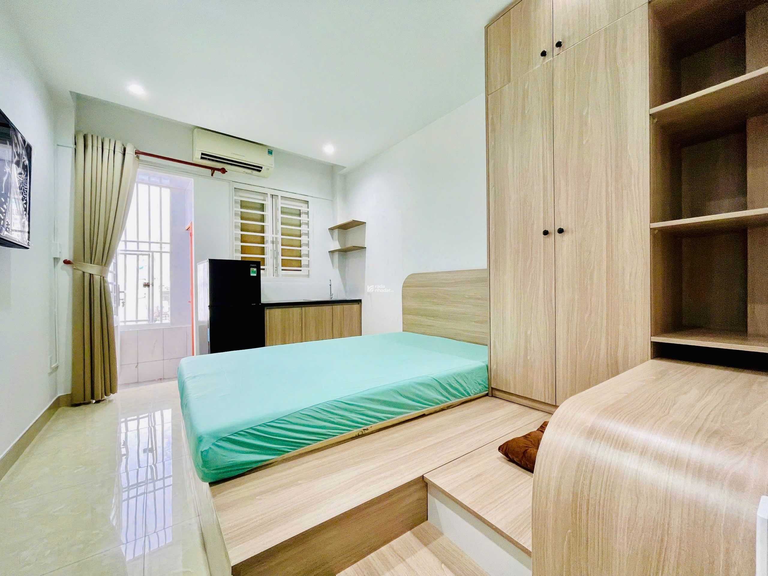 Cho thuê căn hộ tại quận 1, thang máy, mặt tiền, thoáng mát gần UEH Trần Quang Khải