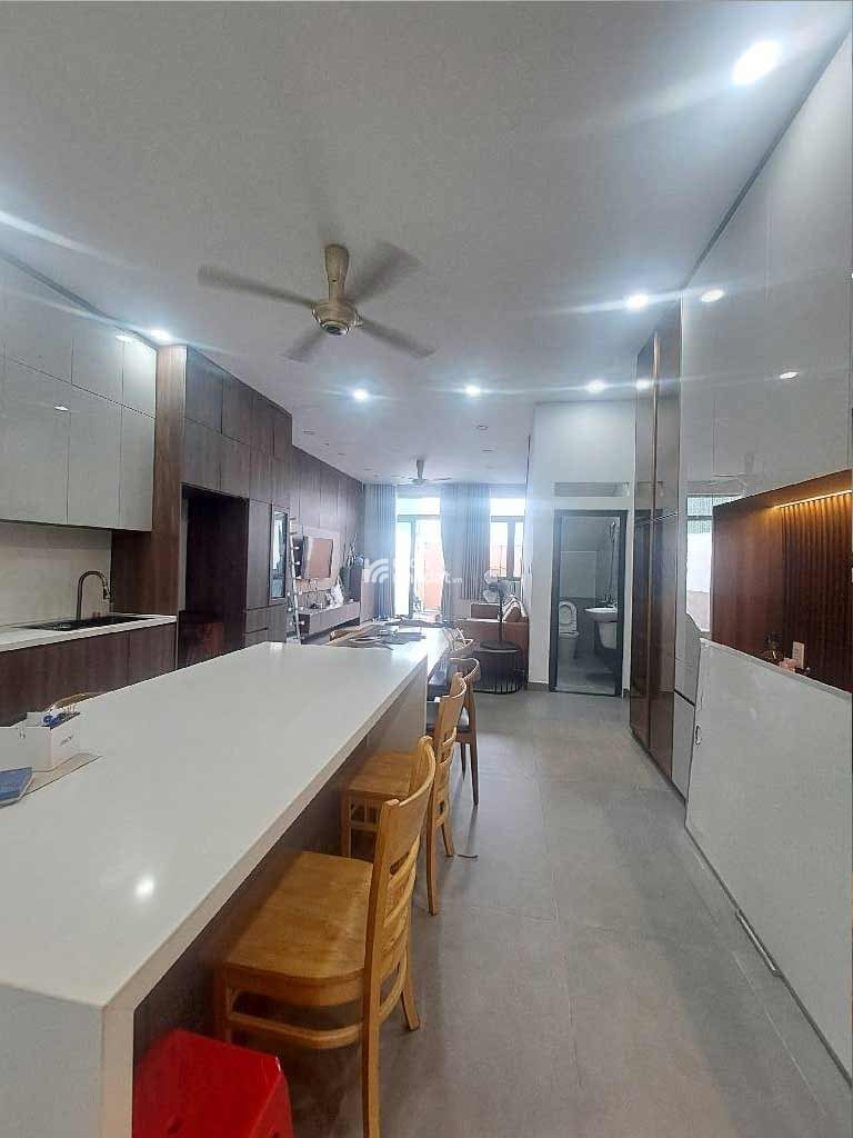 Mặt tiền đường Thạnh Lộc 15 Q12 - 5 tầng - 5x20m - ôtô ngủ trong nhà - nội thất xịn - 9 tỷ