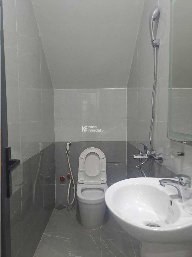 Mặt tiền đường Thạnh Lộc 15 Q12 - 5 tầng - 5x20m - ôtô ngủ trong nhà - nội thất xịn - 9 tỷ