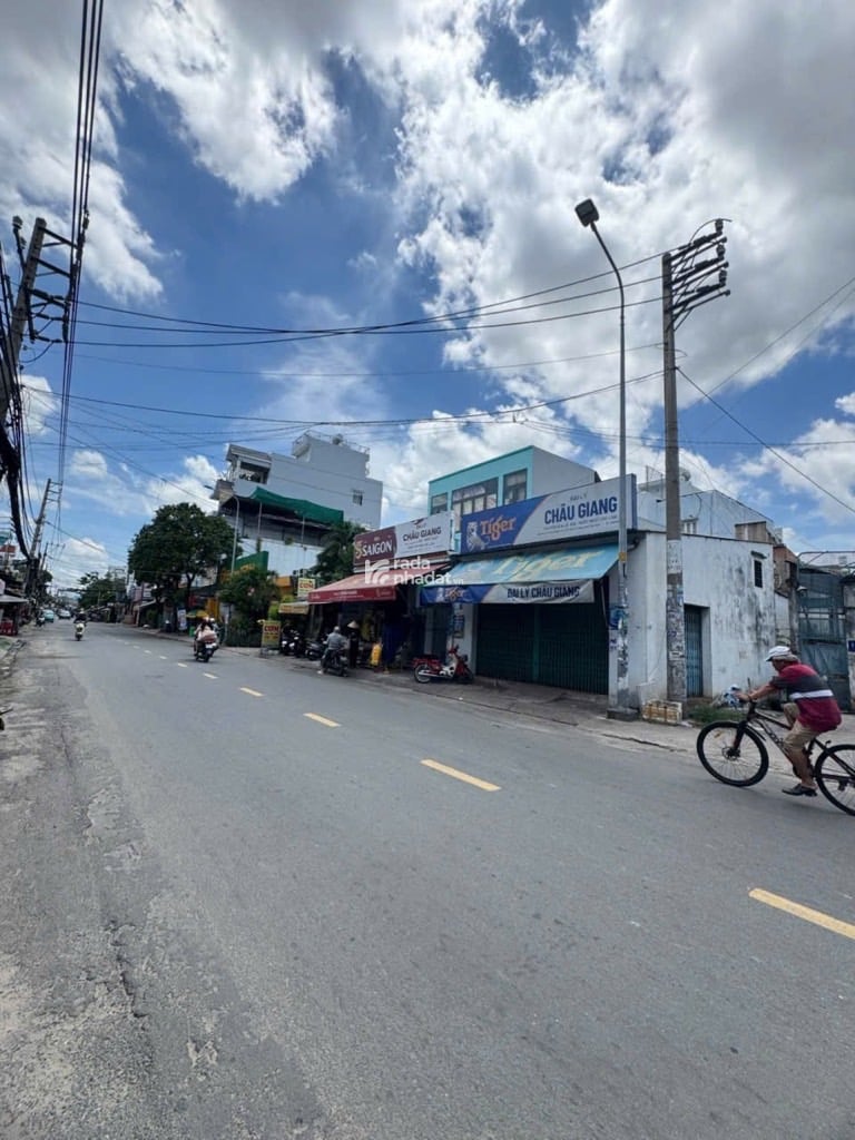 BÁN NHÀ HƯƠNG LỘ 2 111M2 3 TẦNG 5X22M 10.X TỶ HẺM XE HƠI GẦN AEON MALL BÌNH TÂN