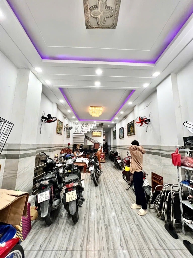  Mặt tiền kinh doanh đỉnh 5 tầng sát công viên Cầu Trắng 