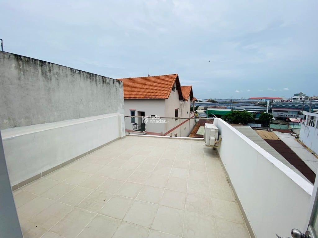 NHÀ ĐẸP Ở NGAY, HẺM XE HƠI 4 TẦNG NGAY CỔNG VẠN PHÚC CITY, 4X15 NHỈNH 7 TỶ.