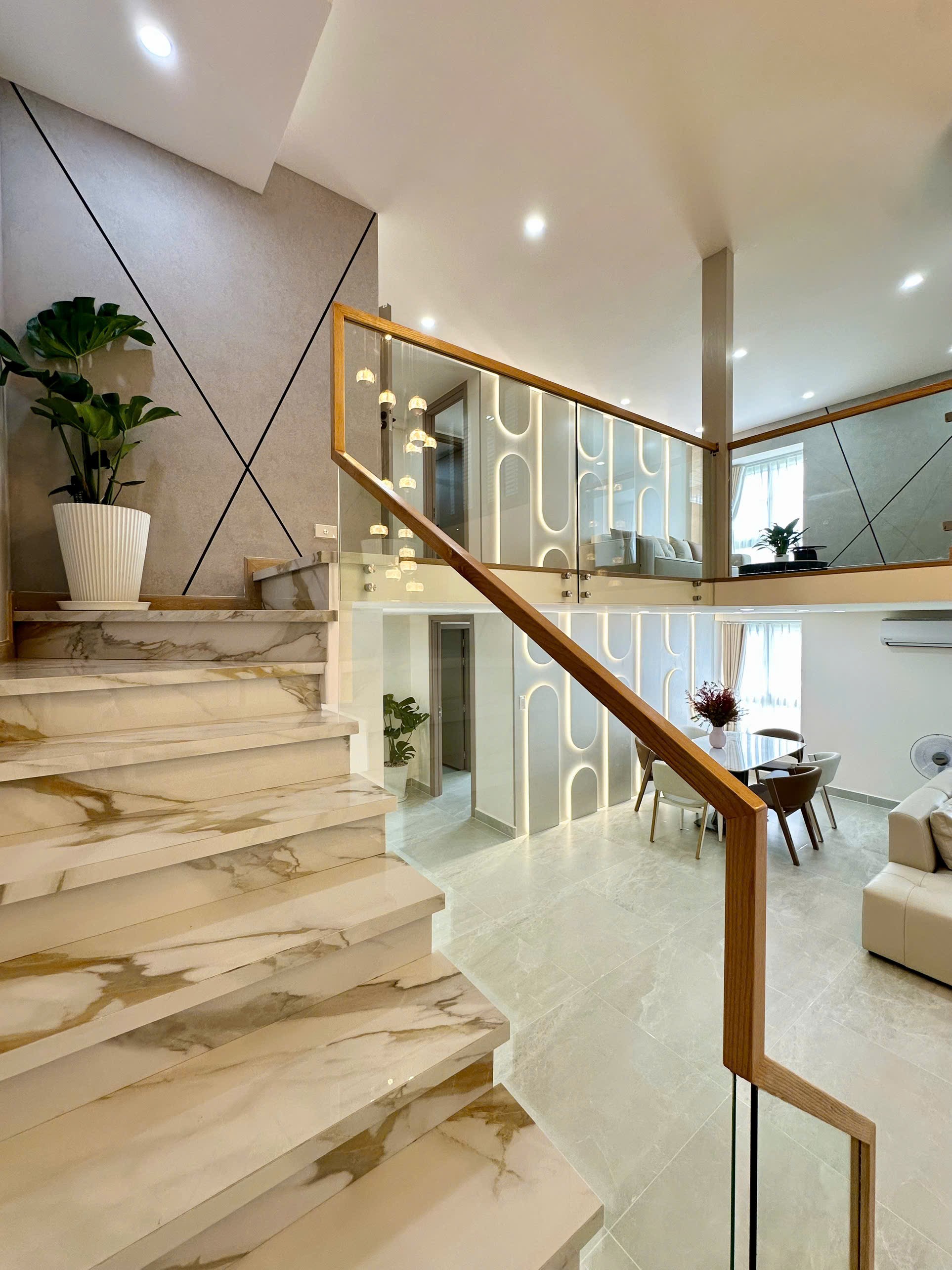 Bán Duplex Sky garden 1, PMH, Q7, 4PN nhà mới đẹp, giá 9,5 tỷ