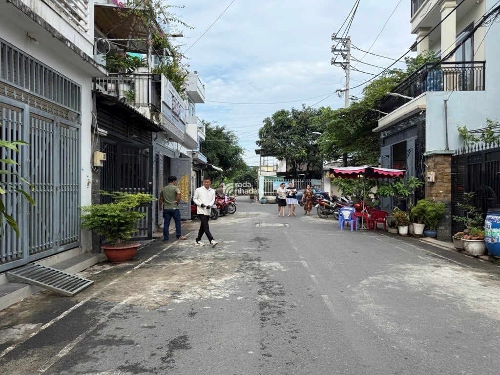 bán nhà gần nguyễn thị tú bình hưng hoà B