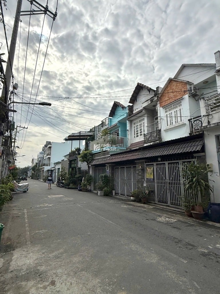 bán nhà gần nguyễn thị tú bình hưng hoà B