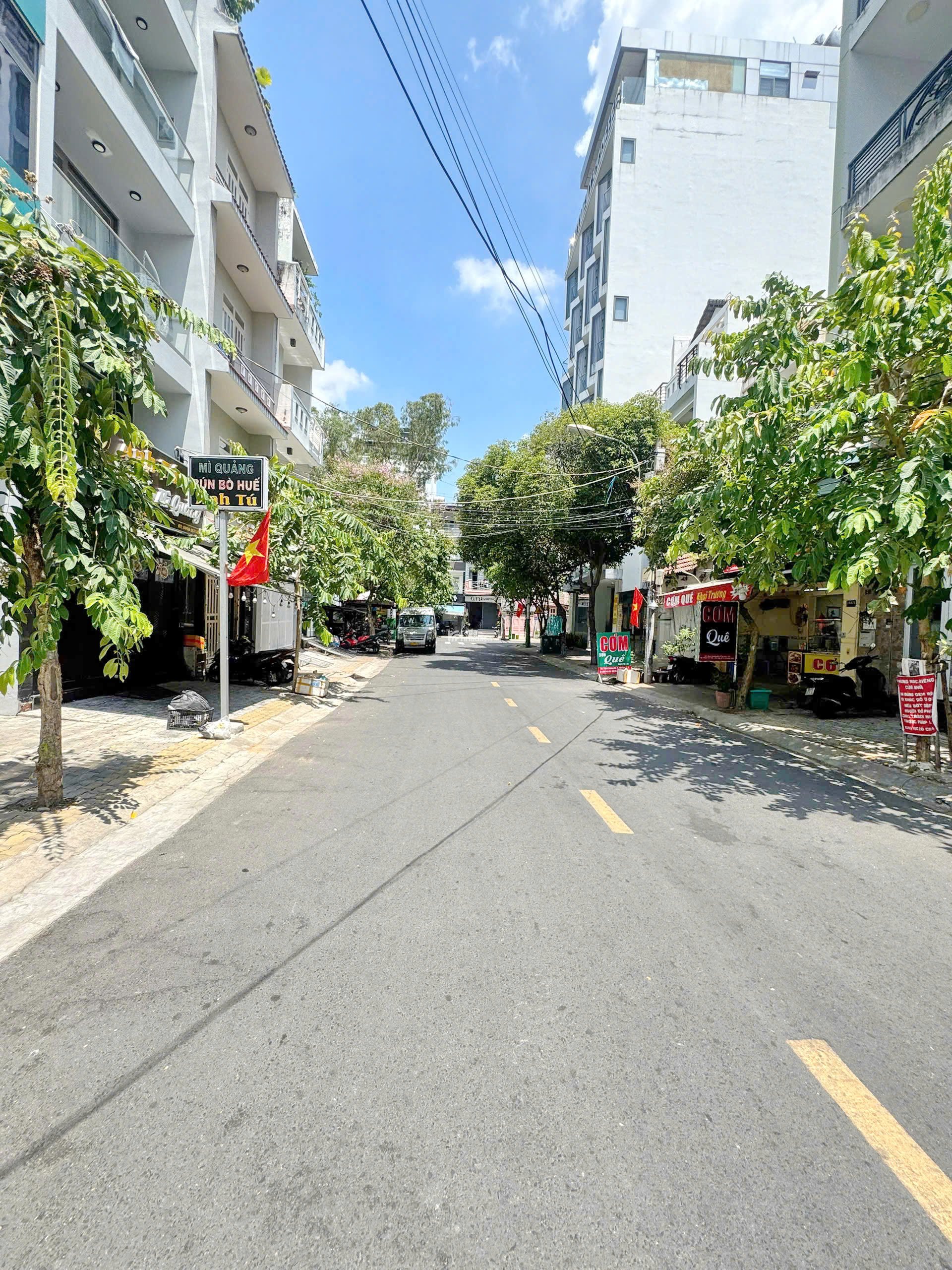 Bán nhà mặt tiền đường số tân quy 4x20 quận 7