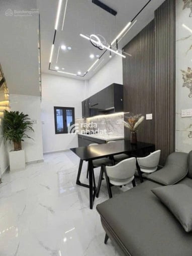 SOS! Bán nhà ngay đường Võ Văn Kiệt, phường 5, Quận 5, hẻm xe hơi 5m, 2 tầng tặng nội thất