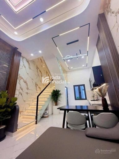 SOS! Bán nhà ngay đường Võ Văn Kiệt, phường 5, Quận 5, hẻm xe hơi 5m, 2 tầng tặng nội thất