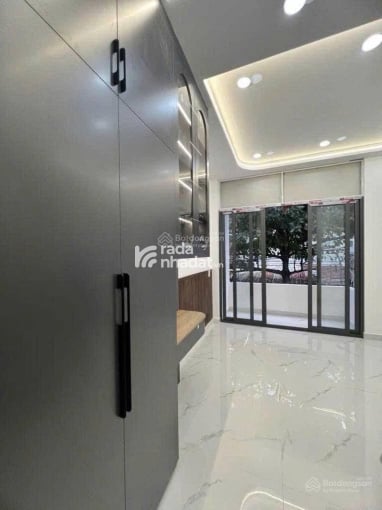 SOS! Bán nhà ngay đường Võ Văn Kiệt, phường 5, Quận 5, hẻm xe hơi 5m, 2 tầng tặng nội thất