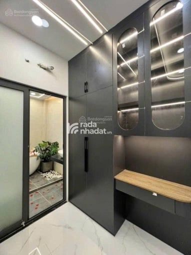 SOS! Bán nhà ngay đường Võ Văn Kiệt, phường 5, Quận 5, hẻm xe hơi 5m, 2 tầng tặng nội thất