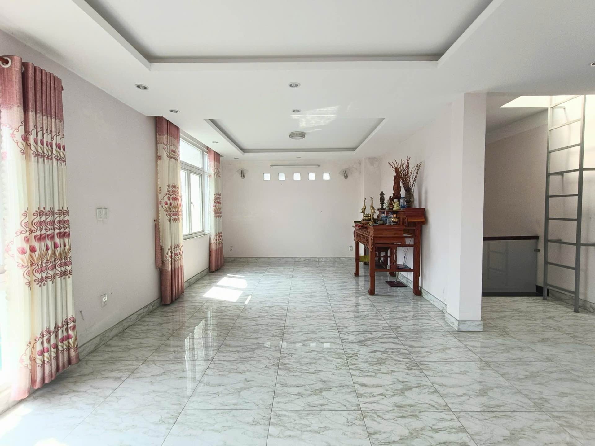 Biệt thự sân vườn đường Dương Đức Hiền, 150m2, 11x13, 3 tầng, 6PN, 18.5 tỷ